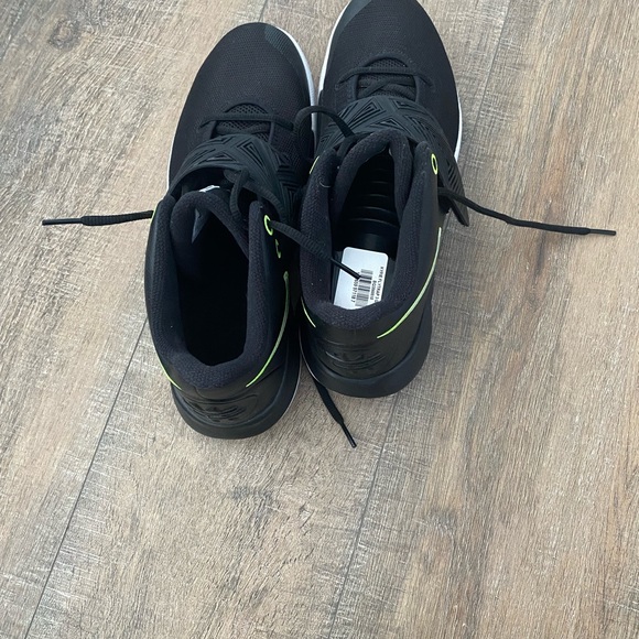 Kyrie flytrap3 - Picture 4 of 5